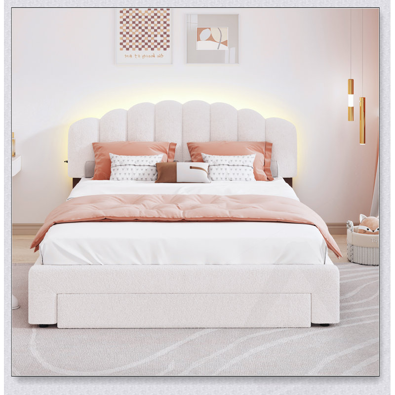 Lit plateforme tapissier avec tiroir et ports USB, tête de lit rayée pour un confort et un rangement classiques