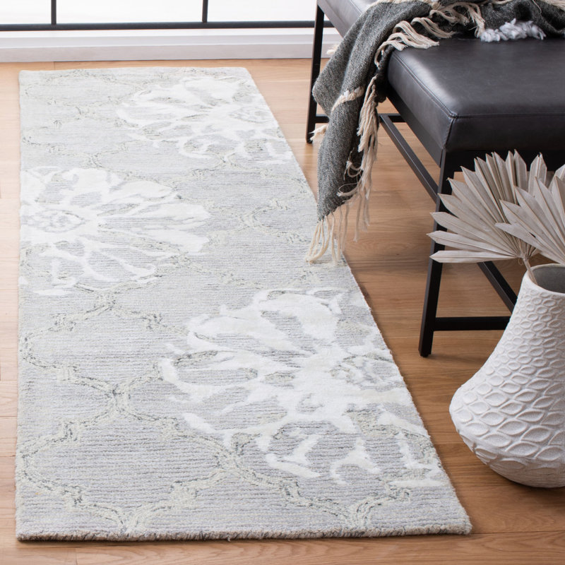 Aholla Hand Tufted Wool/Viscose Floral Rug in Silver, Runner 2'3" x 8'