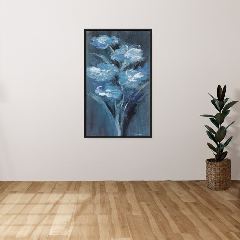 "Evening Off White Floral I" par Silvia Vassileva, reproduction sur toile dans un cadre flottant, H 33,5 po x l 21,5 po