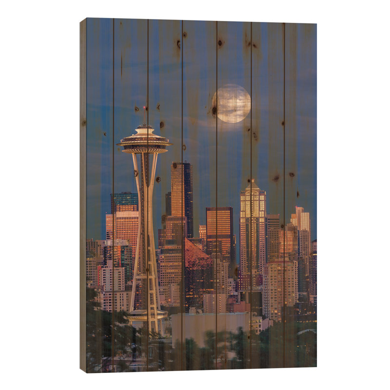 «Sayonara Seattle Skyline And Super Moon At Dusk, Seattle, Washington State on Wood» par Adam Jones, reproduction