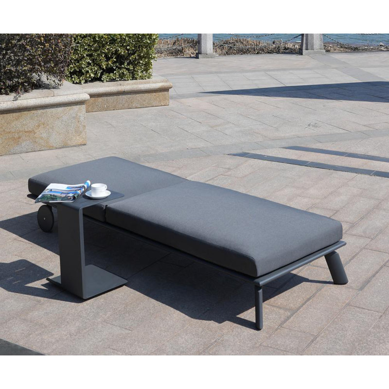 Chaise longue inclinable avec coussins et table 80,71 po Herodes, Gris foncé