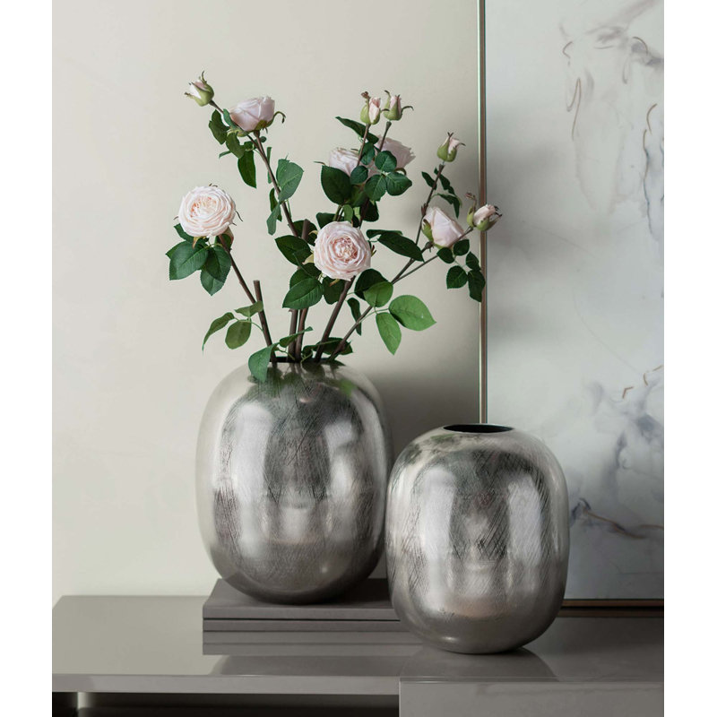 Vase en aluminium, H 13 po x l 10,5 po x P 10,5 po