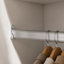 Garde-robe de coin à 2 portes avec tringle suspendue et 6 tablettes intérieures, rangement pour garde-robe de chambre à coucher peu encombrant