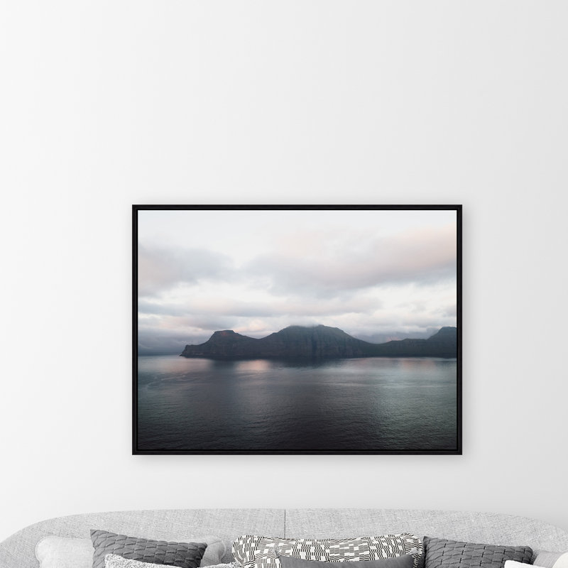 «Mountain Range (Faroe Islands)» par Tommy Kwak - peinture encadrée sur toile