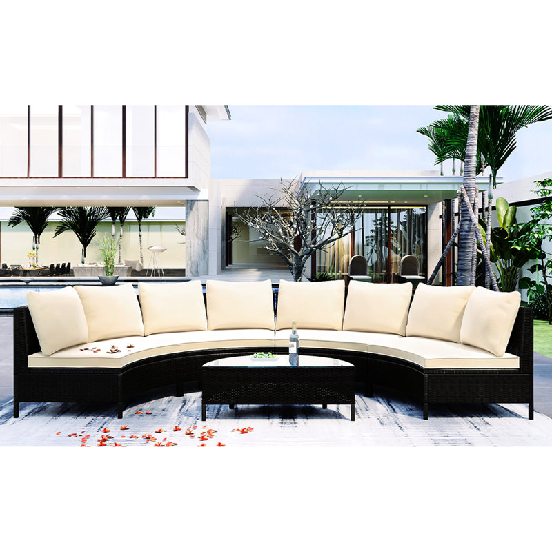 Canapé d'extérieur 5 pièces brun résistant aux intempéries avec table en verre trempé, coussins beiges, oreillers confortables, structure robuste et propriétés de résistance à l'eau