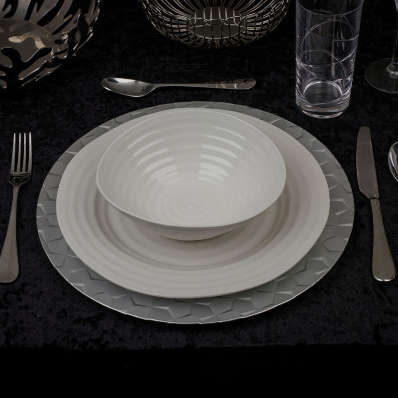 Aizleigh Plastic / Acrylic Charger, Silver