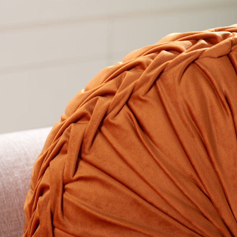 Leila Pillow, Orange