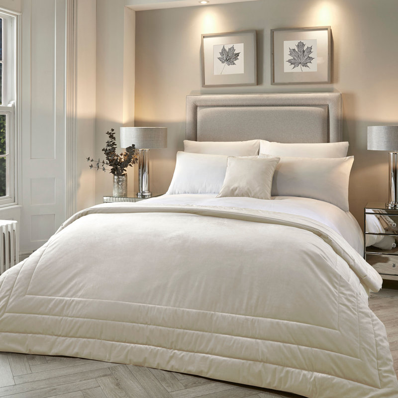 Chic 100% Polyester Bedspread, Beige