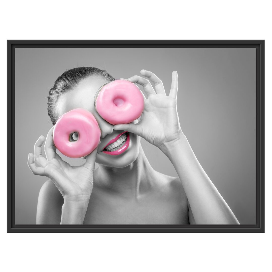 Gerahmtes Wandbild Frau mit Donut Augen