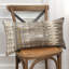 Coussin lombaire gris et beige