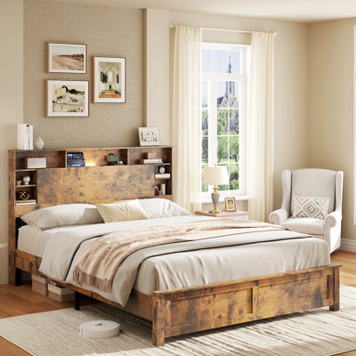 Structure de lit grand en bois avec tête de lit avec rangement