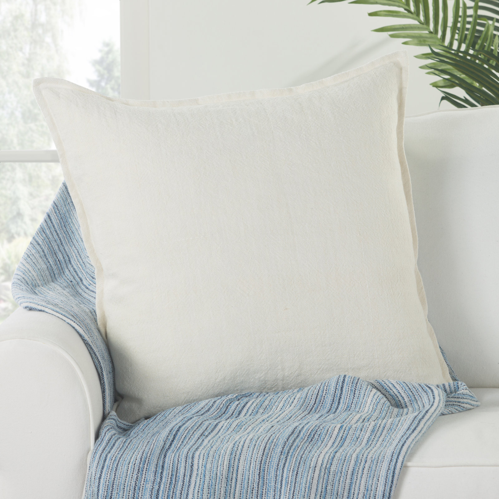 Avey 22" x 22" Linen Pillow Cover, Down