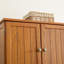 Armoire de rangement à 8 portes et 8 tablettes, pour divers endroits. Finition lisse et stable. Différents espaces. Surface robuste