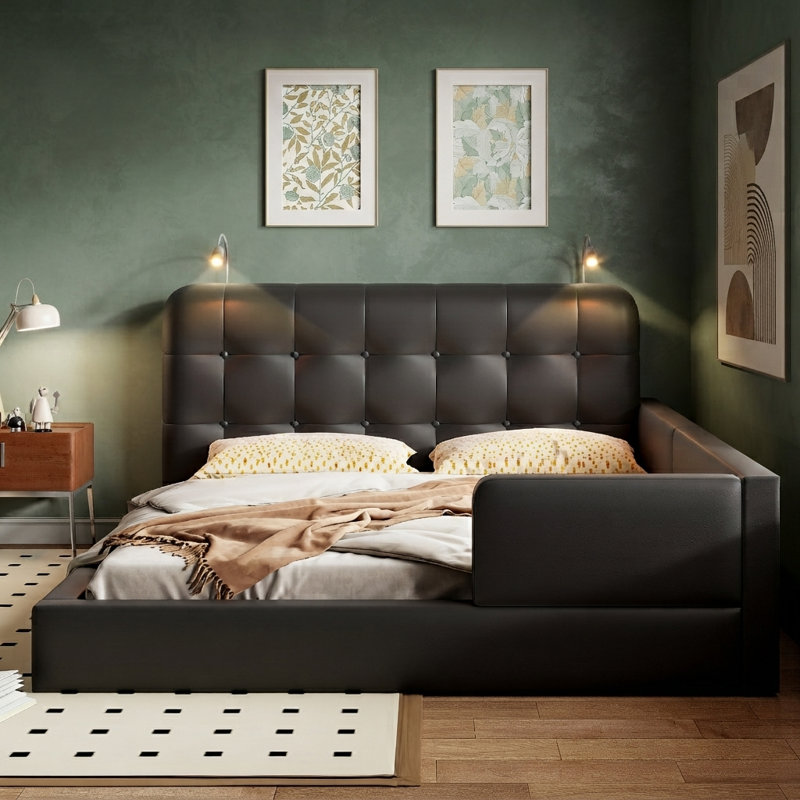 Lit plateforme rembourré de 225 cm de large (taille Queen) avec lampes de lecture intégrées et tête de lit ergonomique, en similicuir.