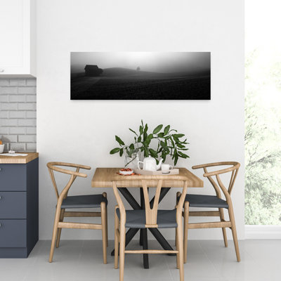 Grange dans la brume paisible paysage serein abstrait, art mural