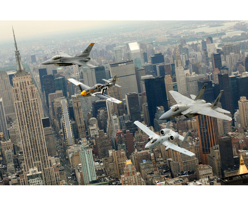P-51 Mustang volant de New York, H 32 po x l 48 po