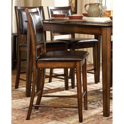 De 2 chaises à hauteur de comptoir modernes et traditionnelles, structure en bois ambré, similicuir brun foncé, 2 chaises de mobilier de salle à manger, bois fini, siège en cuir, style transitionnel