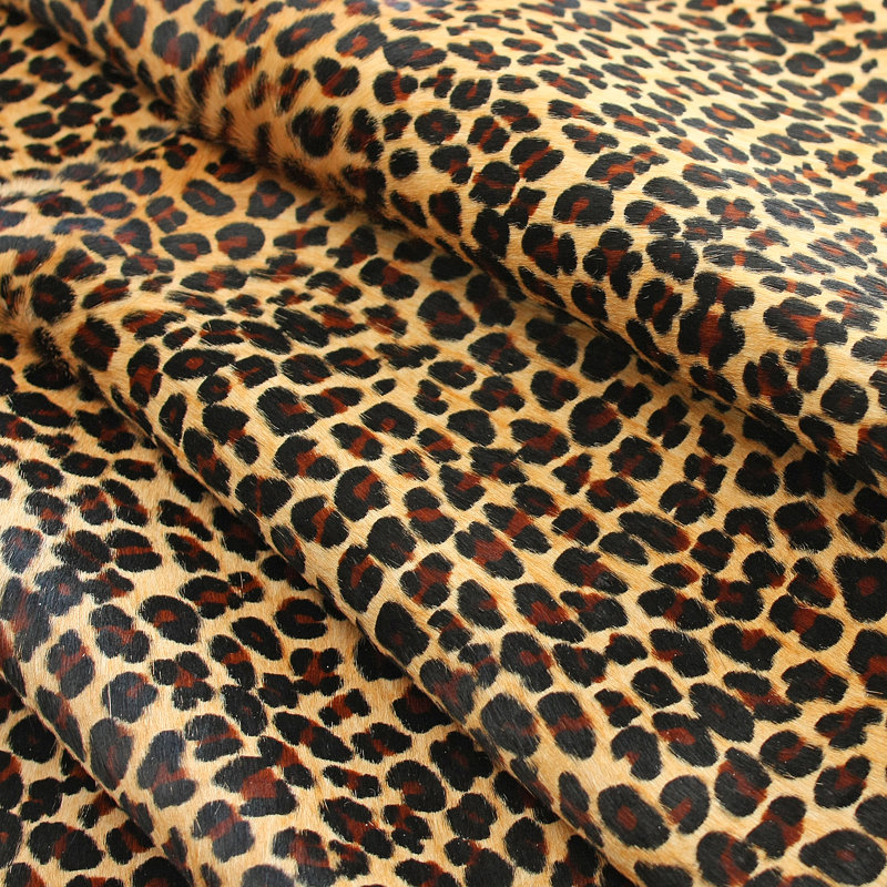 Tapis en peau de vache à imprimé Fortin, Rectangle 5 pi x 7 pi