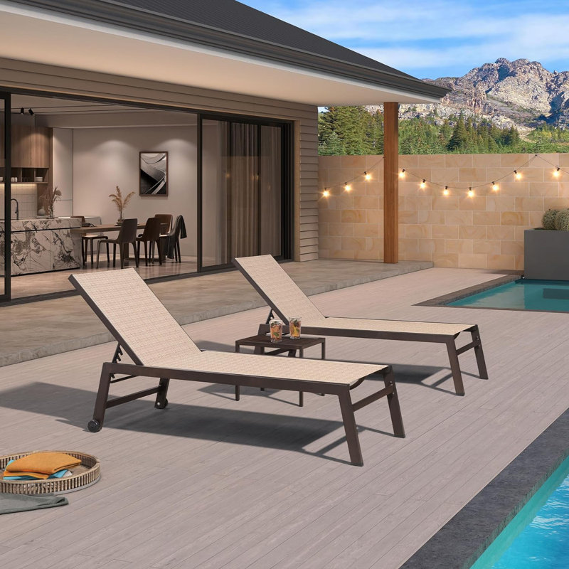 Les chaises longues Ebern Designs, Brun clair