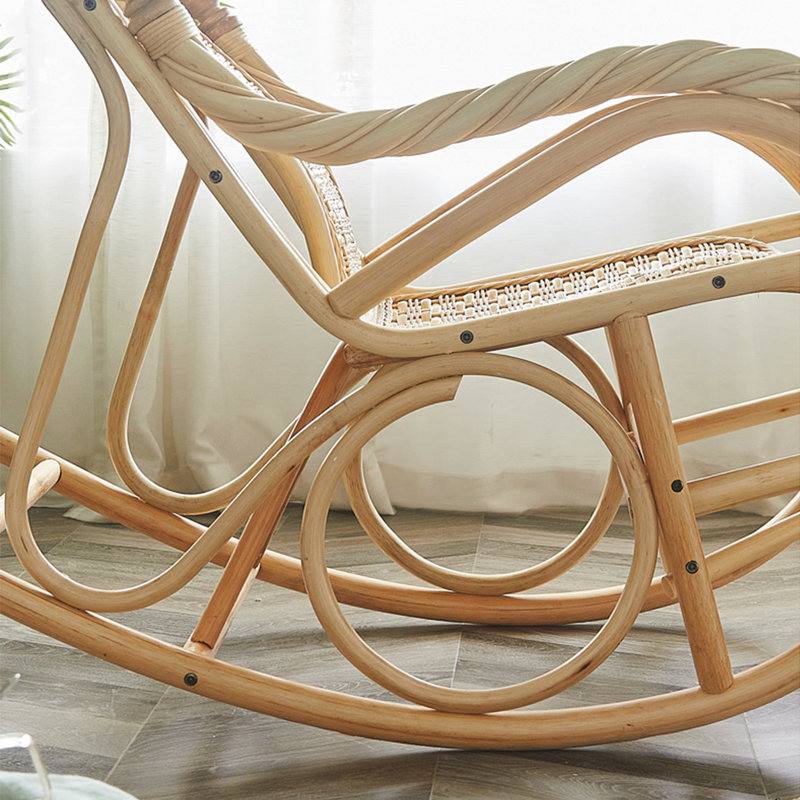 Chaise berçante en rotin