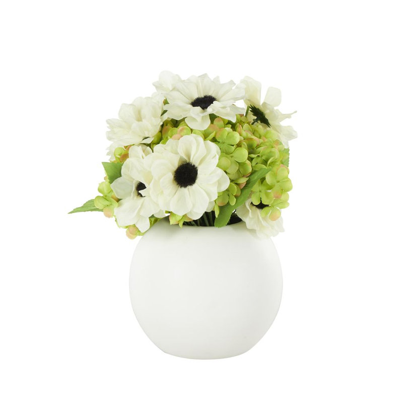 Cole et feuillage naturel en tissu gris avec feuilles vertes et vase rond en céramique