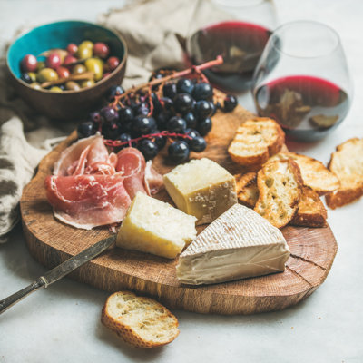 Vin rouge et variété de collations - Photographie sur toile tendue