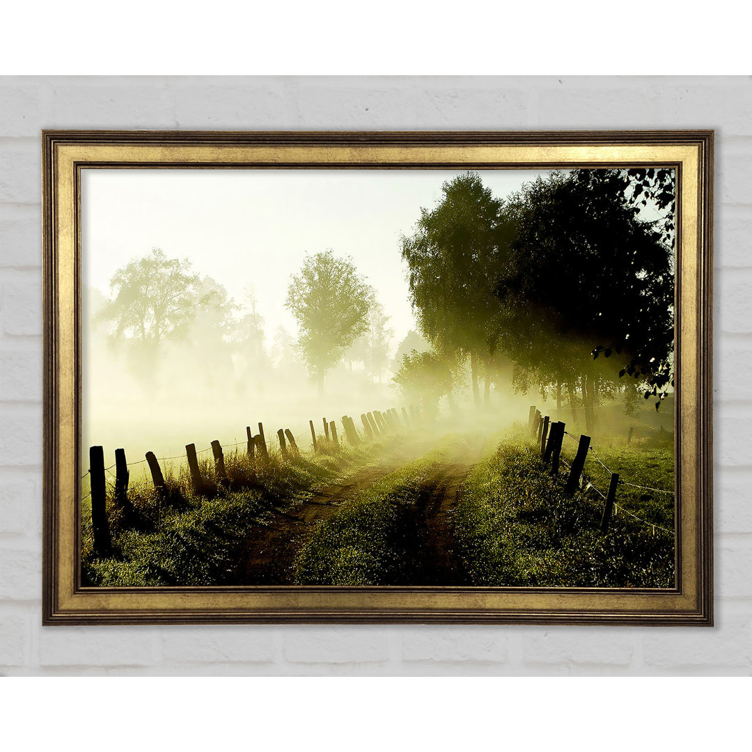 Country Lane Mist Gerahmter Druck