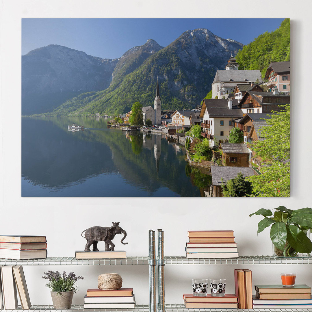 Leinwandbild Mountain View Over Lake Hallstatt