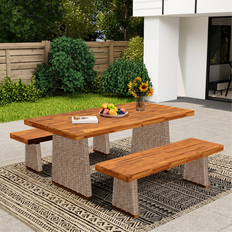 Ensemble de salle à manger d'extérieur 3 pièces en bois brun, avec pieds tressés à la main - Durabilité exceptionnelle, table et bancs à lattes, montage rapide, bois brun d'origine, plateau résistant aux intempéries