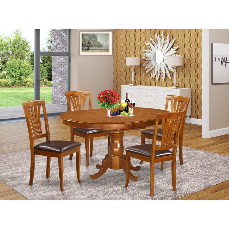 L'ensemble de table de cuisine 5 pièces pour 4 personnes comprend une table de salle à manger ovale avec rallonge papillon et 4 chaises en similicuir brun