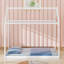 Lit maison en bois-386218980