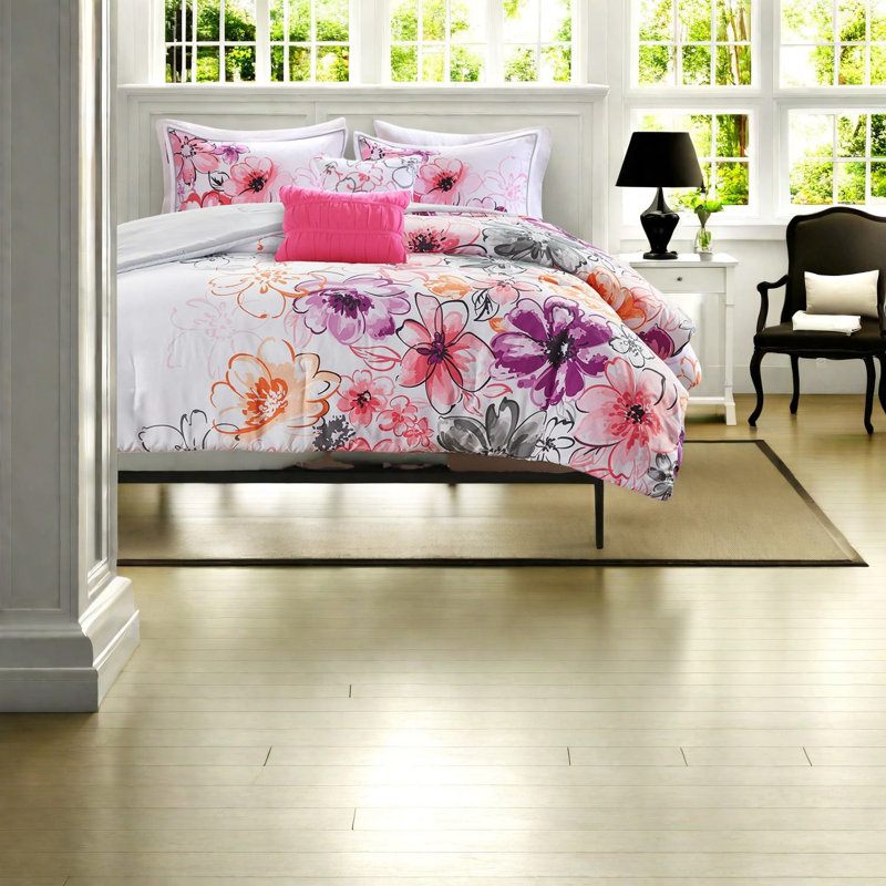Bright Floral Bedding Sets, Polyester Material, Modern Style For Home