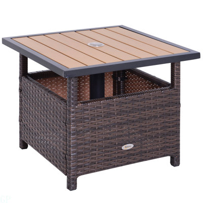 Table d'appoint en osier de rotin 22 po Outsunny avec structure en acier, trou pour parasol, sac de sable pour l'extérieur, patio, jardin, cour
