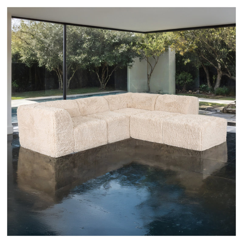 Pouf carré contemporain en fausse fourrure sable avec âme en mousse haute densité