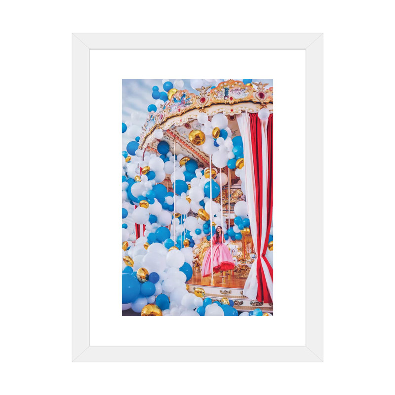 Carrousel de Moscou par Hobopeeba-impression, H 32 po x l 24 po x P 1 po, Papier encadré blanc, Blanc