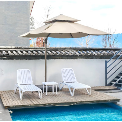Chaise longue inclinable à drain rapide 73,23 po avec table pour piscine Lei