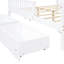 Lit double en bois robuste avec garde-corps et deux tiroirs de rangement, plateforme de couleur blanche-264620914-264620915