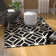 Tapis noir et blanc à motif géométrique