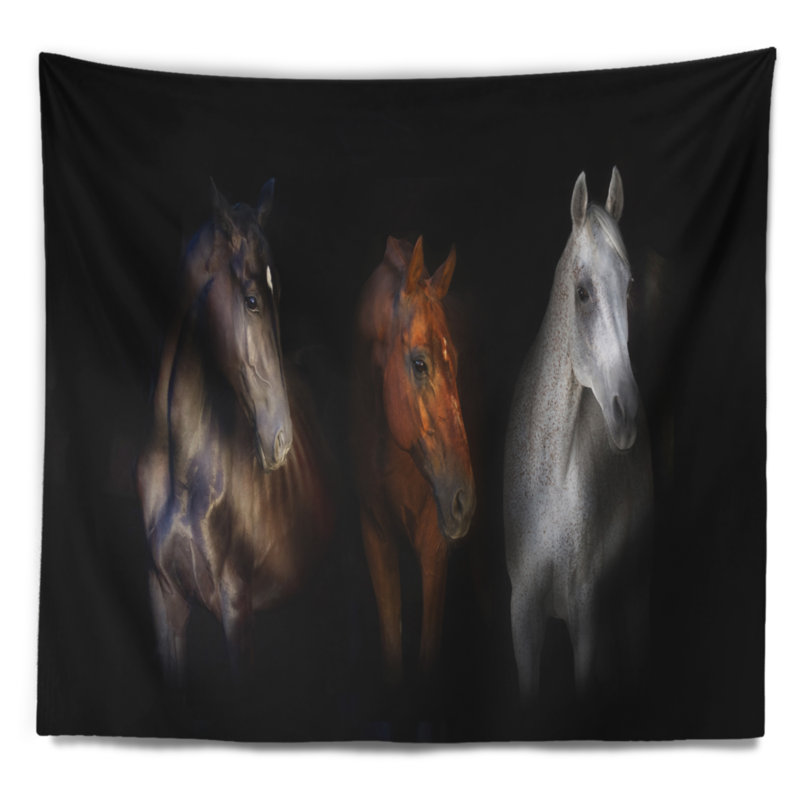 Tapisserie noire, rouge et blanche, H 78 po x l 92 po