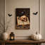 Corbeau noir perché sur un crâne avec un livre botanique sur toile d'Halloween-1240110607