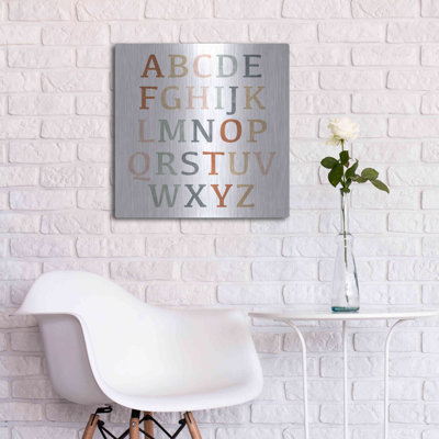 «Rustic Rainbow Alphabet» par Heidi Kuntz, art mural en métal