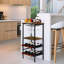 Support pour 8 bouteilles de vin et verre sur fond brun rustique-1081097529