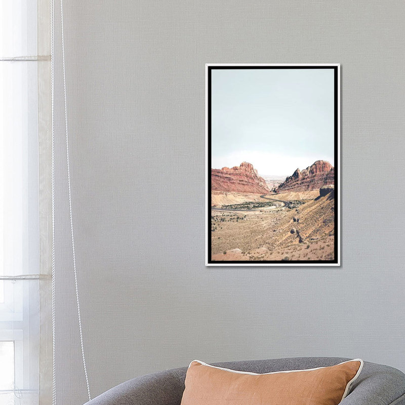 Photographie « arizona road », H 26 po x l 18 po x P 1,5 po, Toile blanche encadrée