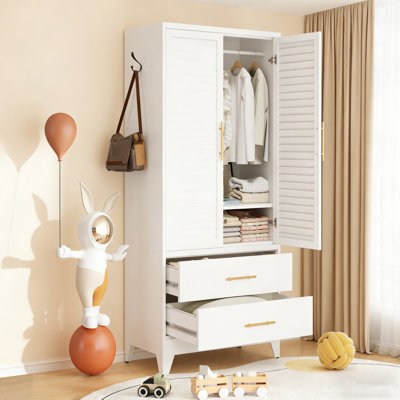 Armoire 70 po avec 2 tiroirs et tablettes réglables, armoire à vêtements autoportante avec portes à persiennes et tringle, blanc / or