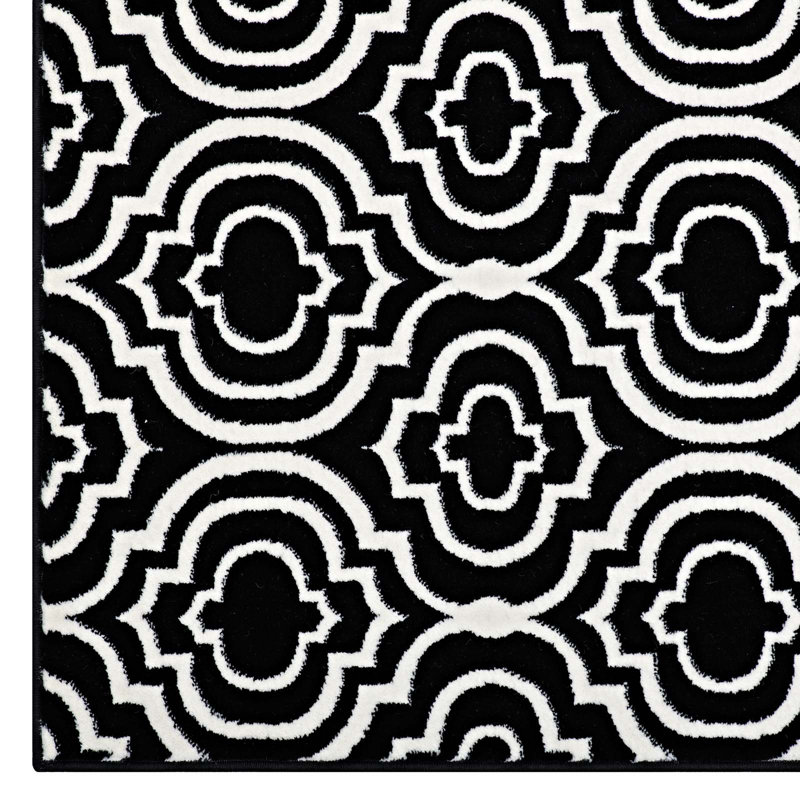 Elegant Trellis 5'x8' Black and White Low-Pile Area Rug