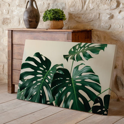 Toile, composition en gros plan de feuilles de Monstera vertes luxuriantes mettant en vedette leur art emblématique fendu et perforé, art mural sur toile