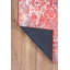 Tapis rouge à motif tissé rétro-747149927