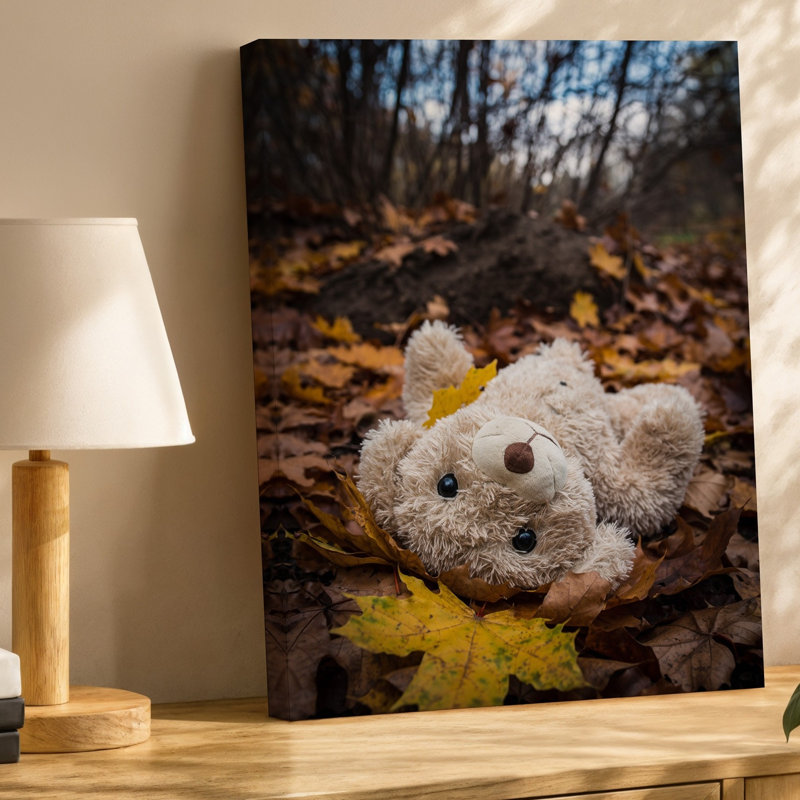 Reproduction d'art sur toile, "Un ours en peluche beige usé", H 12 po x l 9 po