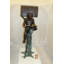 Statue garçon en bronze assis par boîte aux lettres lisant un livre - L 16 po x l 20 po x H 50 po