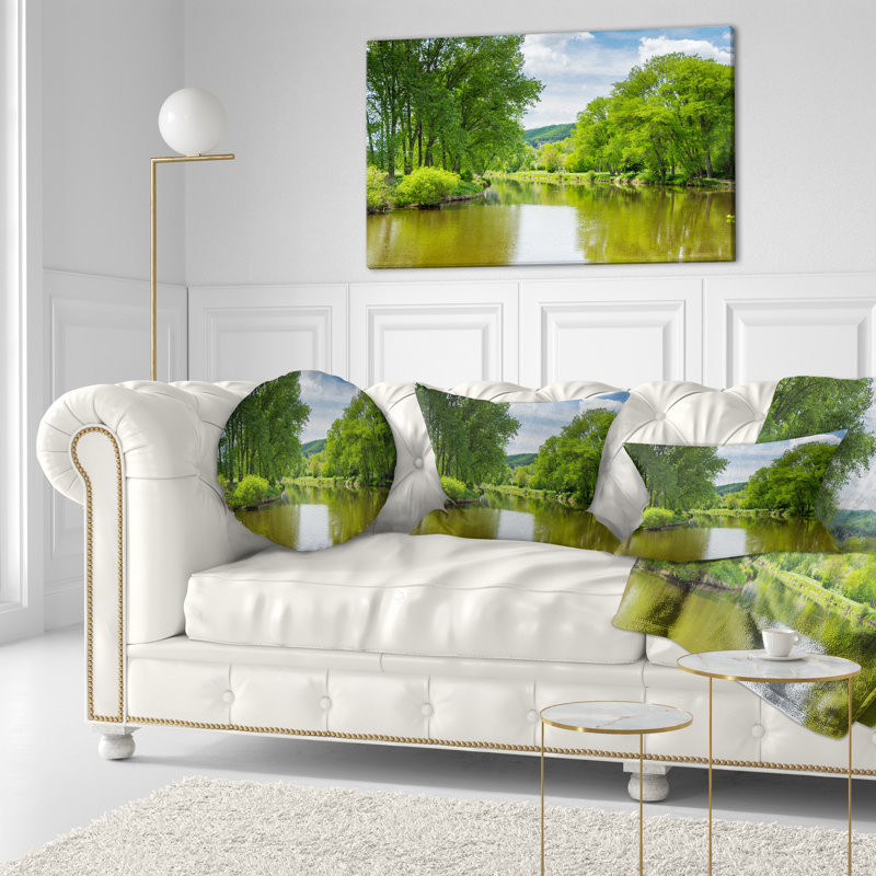 «Beautiful Summer with Green Grass» - Coussin décoratif à imprimé paysage